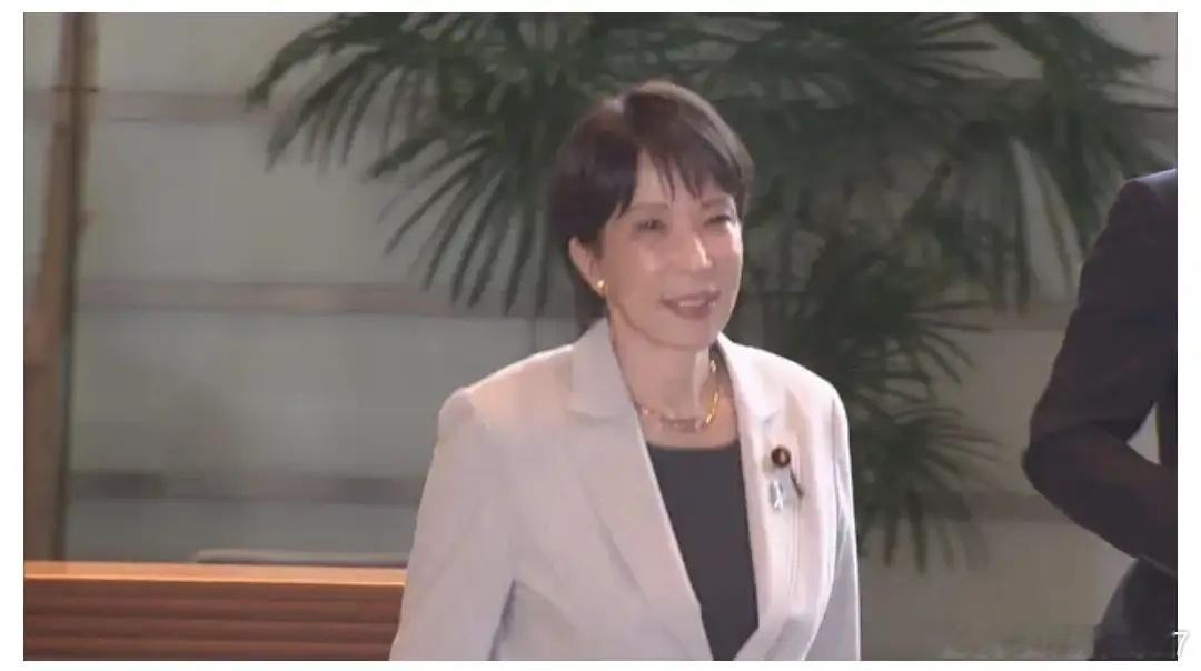 10月1日，根据日本媒体的报道，高市早苗即将在10月5号召开的临时国会上发表重要的施政演说(所信表明演说)。除了经济和财政政策之外，备受关注的就是她在对华政策上是否会有新的表述和立场。根据目前透露出来的演讲提纲，高市的涉华态度没有任何改变，一个最新的提法是——“不要为了对话而对话”。那么 ​
