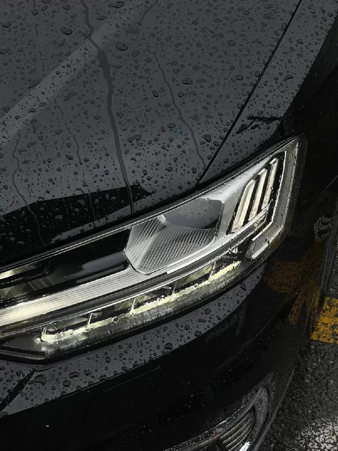 要发自内心地喜欢自己，要享受当下的生活，爱自己对所拥有的一切知足比什么都重要，过