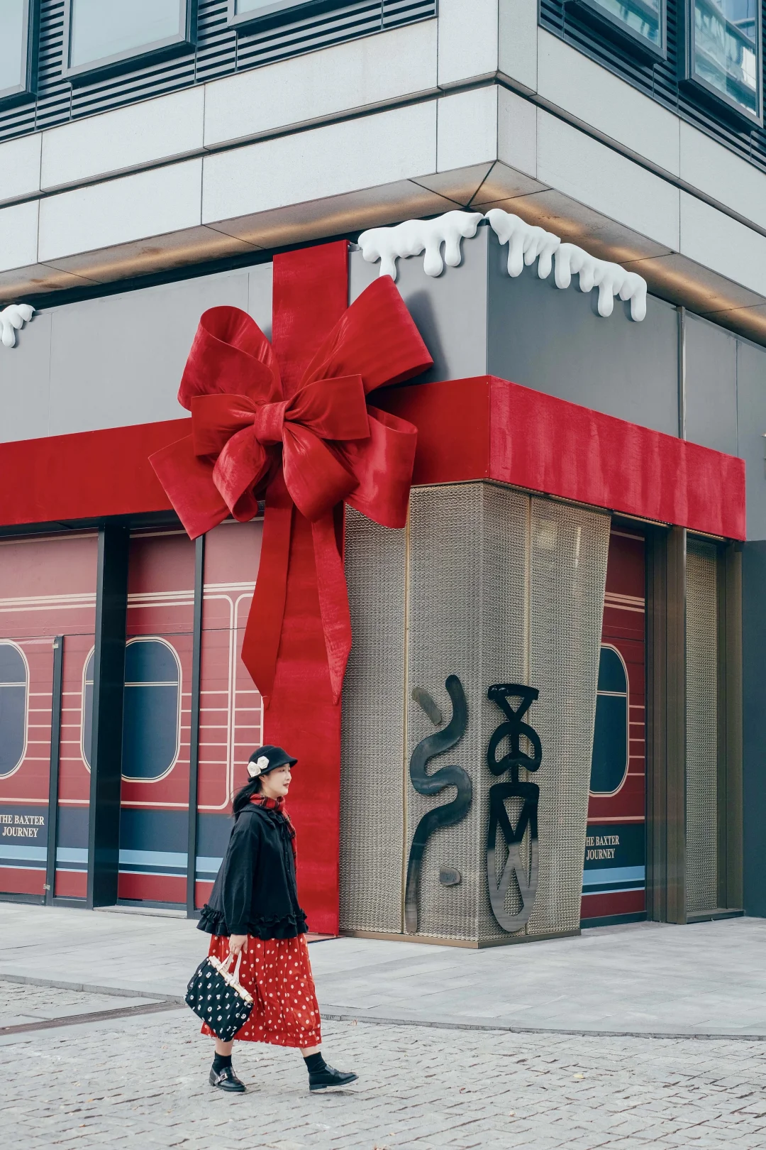 杭州也太会了吧❓钱塘江边惊现新年雪国列车