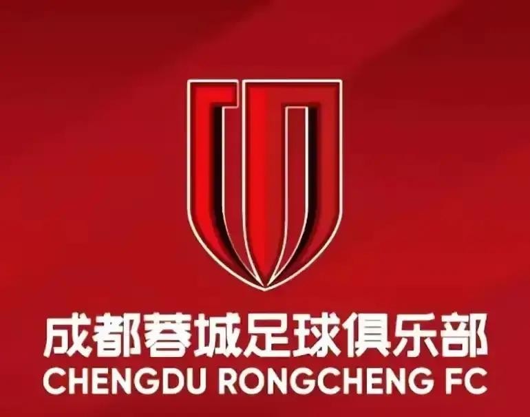 雷佳音新剧路透，整个人看着疲惫又沧桑。

一年到头，他从一个剧组奔向另一个剧组，连轴转着拍戏。刚杀青一部古装大制作，又马不停蹄地进了现代戏的棚。
人到中年，他抓着每一个递过来的好本子，生怕一松手就再没机会。市场不等人，观众喜新厌旧，他只能拿作品一部部地垒高自己的位置。