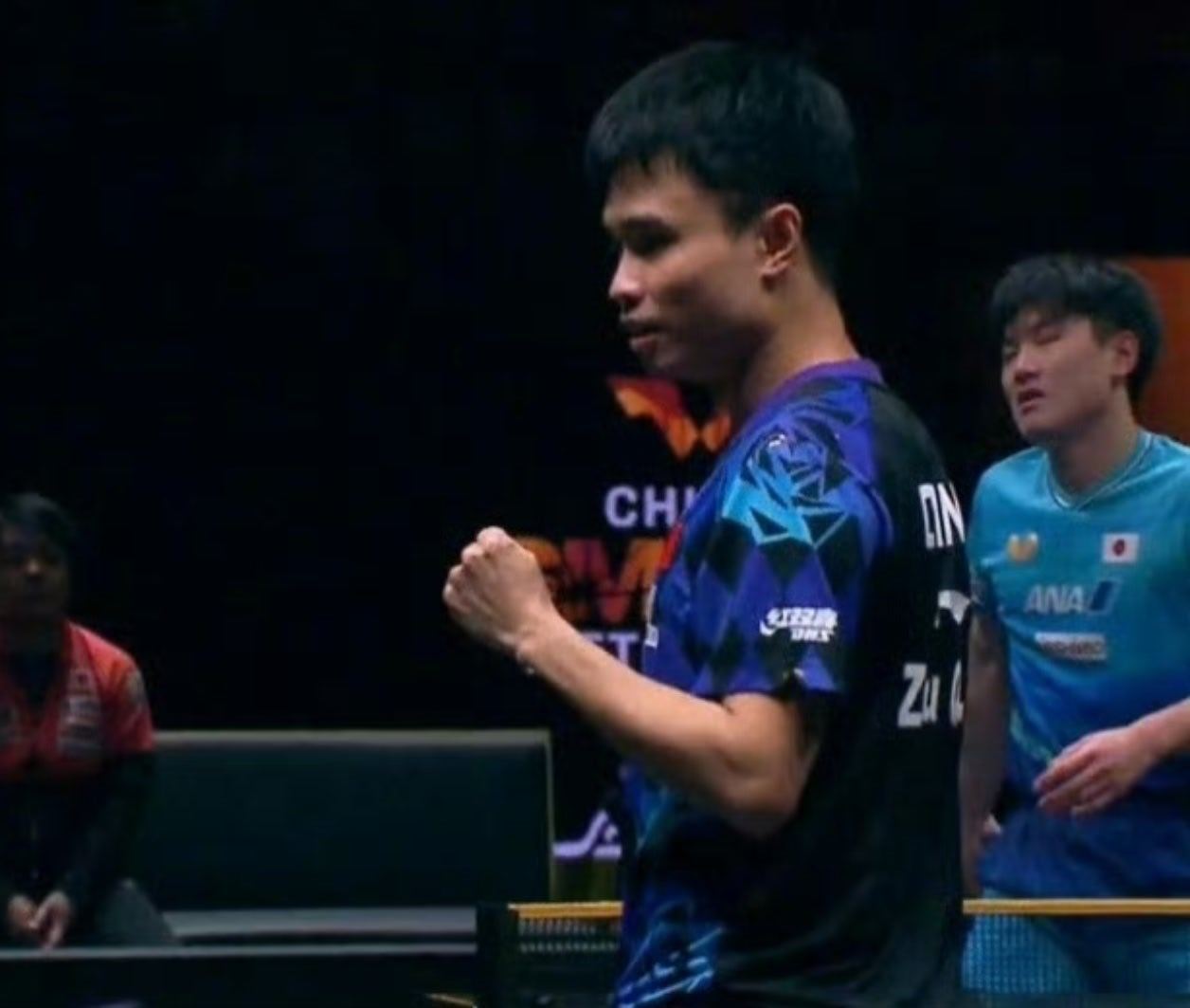 周启豪3-0横扫张本智和，赛后感慨取胜来之不易

10月8日，WTT中国大满贯赛场上演焦点对决，周启豪直落三局，以3比0击败日本选手张本智和，拿下这场备受关注的硬仗。

本场比赛过程并不轻松，首局周启豪一度7:9落后，凭借顽强的追分实现翻盘，为整场胜利奠定基础。拿下比赛之后，周启豪在采访中直言这场 ​