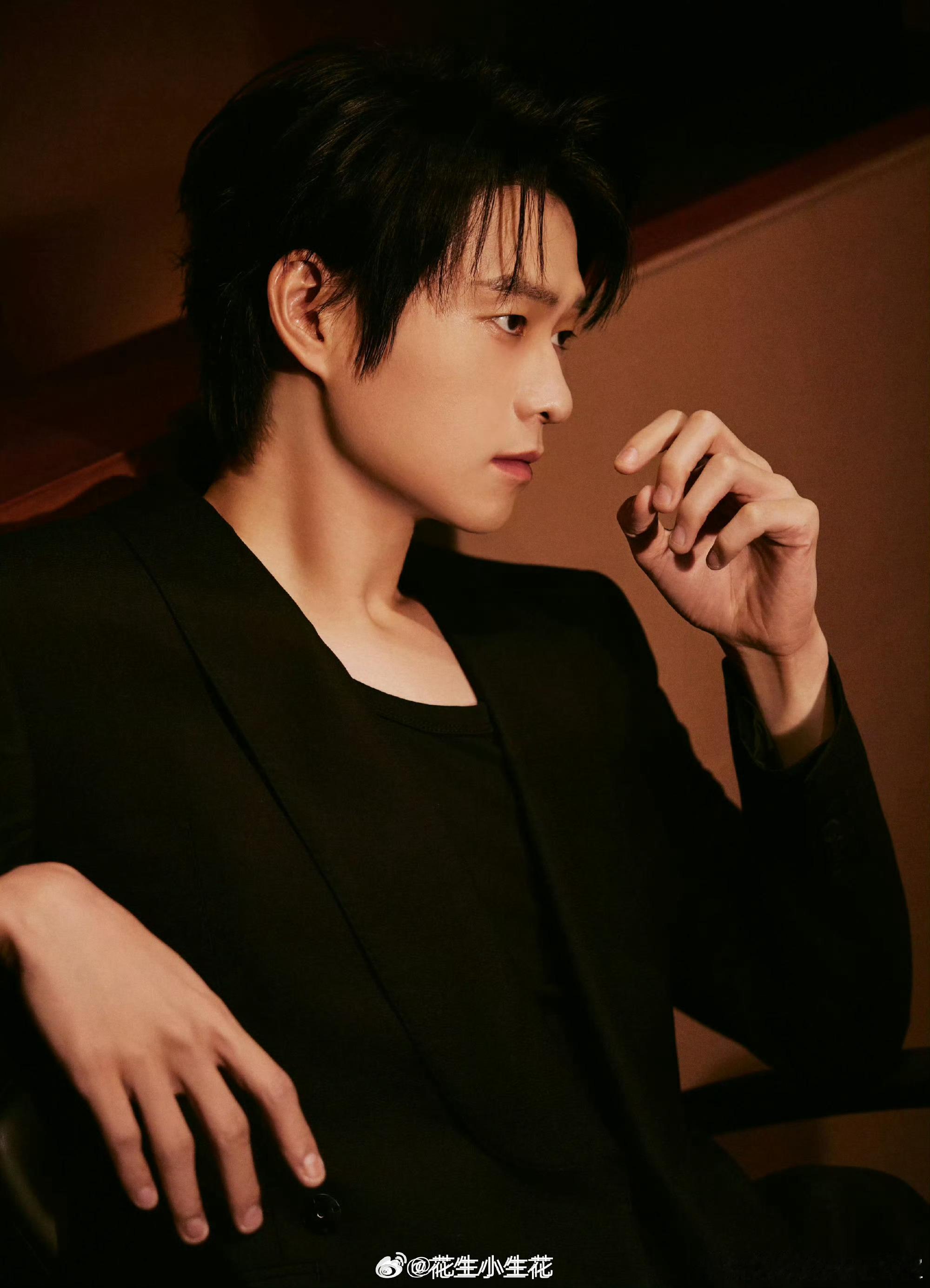 电视剧《抢滩18小时》台州开机
主演：魏大勋、王彦桐、王天辰
导演：王伟《问苍茫》《白夜追凶》
编剧：徐速《穿越火线》
开机时间：9月底10月初
拍摄周期：3个月
拍摄地：台州等地
#抢滩18小时# #抢滩18小时开机# 
三军同此一战，百岛从此归航。《抢滩18小时》聚焦一江山岛战役，见证从“旱鸭子”到“ ​