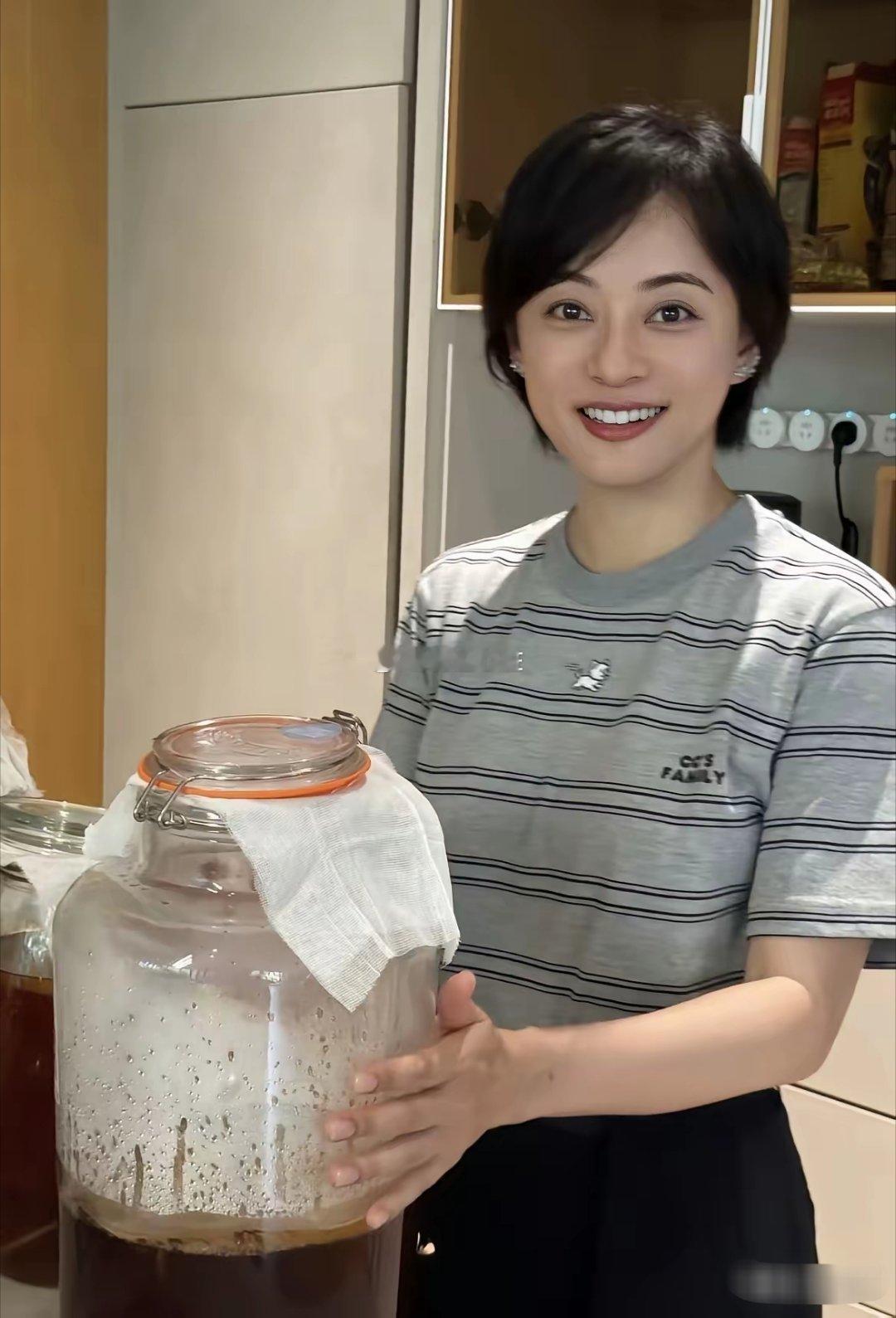 孙俪现在眼也不鼓了，也不发腮了,好漂亮啊!
发型也好看，
​状态这么好，抓紧进组吧！ ​