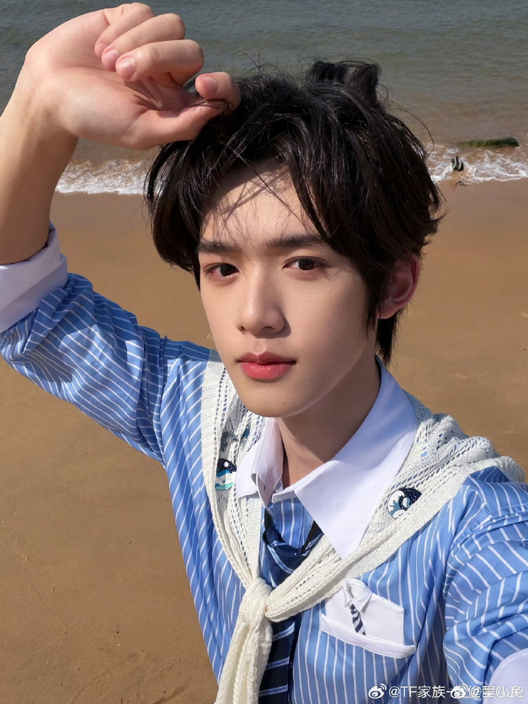 #官俊臣[超话]##官俊臣 四代唯一门面# 
海边🏝️
​