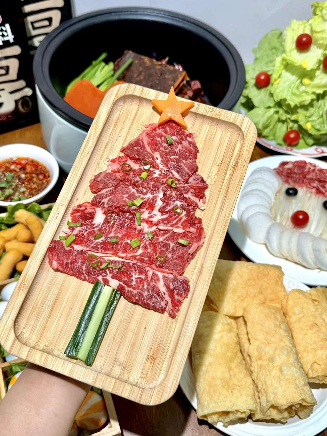 不用去餐厅！在家也能吃上满满圣诞氛围火锅！