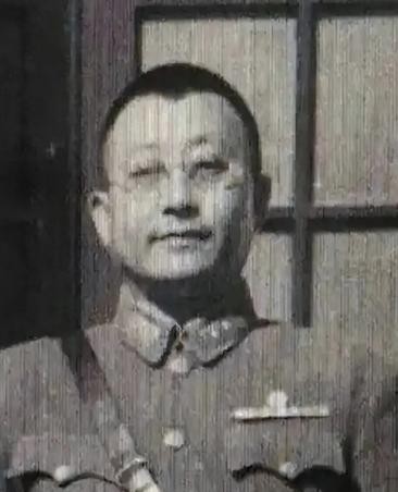 1948年，刘戡中将自杀，尸体被炸得破碎，彭德怀考虑到刘戡抗战有功，下令妥善安葬。还通知胡宗南来认领遗体，后来胡宗南派人把棺木接回西安举办追悼会
1948年的陕北战场，发生过一幕少见的场景：一名在战场上与西北野战军交锋的国民党高级将领阵亡后，他的遗体并没有被简单处理，而是被对手按照军人的方式收殓安葬