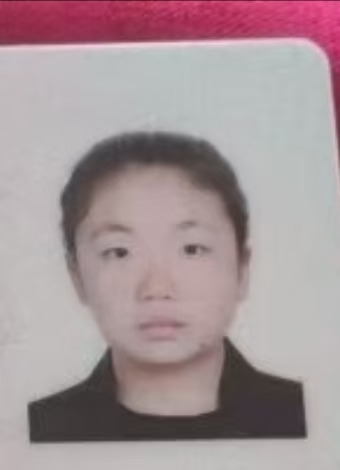 别划过去就当积德了 失踪寻人
#大家帮忙转发一下  🙏🥺
别划过去了，就当积德了，求大家帮顶
周某璇
性别：女   年龄：27岁
大学：河北科技大学（应该）
地点：河北省张家口市宣化区朝阳街五道巷附近
现居应该在：河北省张家口市宣化区雅兰九龙家园
失联时间：2025年10月11日
大家都很担心她，有没有认识的或者能联系到她的，现在人还好着吗？
麻烦大数据把这个推给更多人看到，tag致歉
#河北省 #张家口市 #河北科技大学 #长相  #周钰璇  #二次元 #kpop  #寻人启事 #老赖
