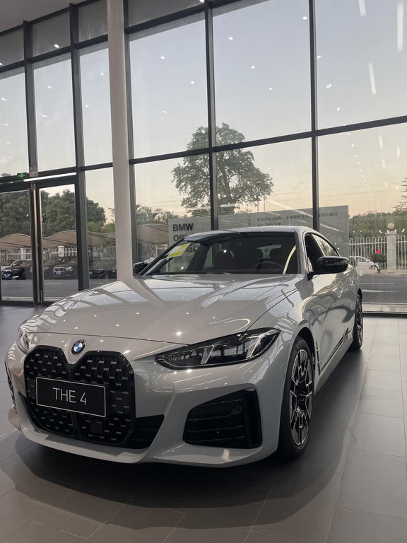 BMW 4系四门轿跑，凭什么让人一眼心动？