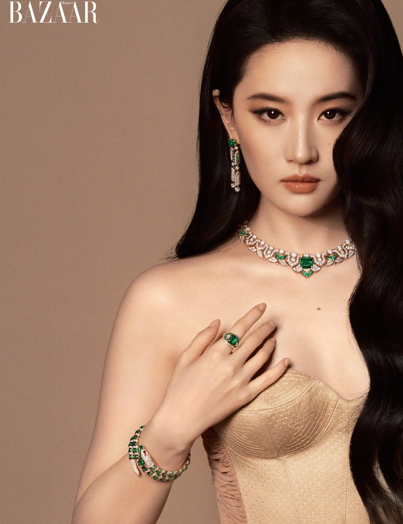 刘亦菲掉提金鹰奖最佳女主角，

不是因为她的演技不好，也不是因为《玫瑰的故事》拍得烂，

而是因为刘亦菲的国籍并不是中国，而是美国。

金鹰奖有一个评选的规则，就是参加单项奖评选的参评者必须要具有中国国籍。

这才是刘亦菲掉提最佳女主的原因。

刘亦菲的美国国籍，是她小时候跟随母亲移民美国的时候就拿