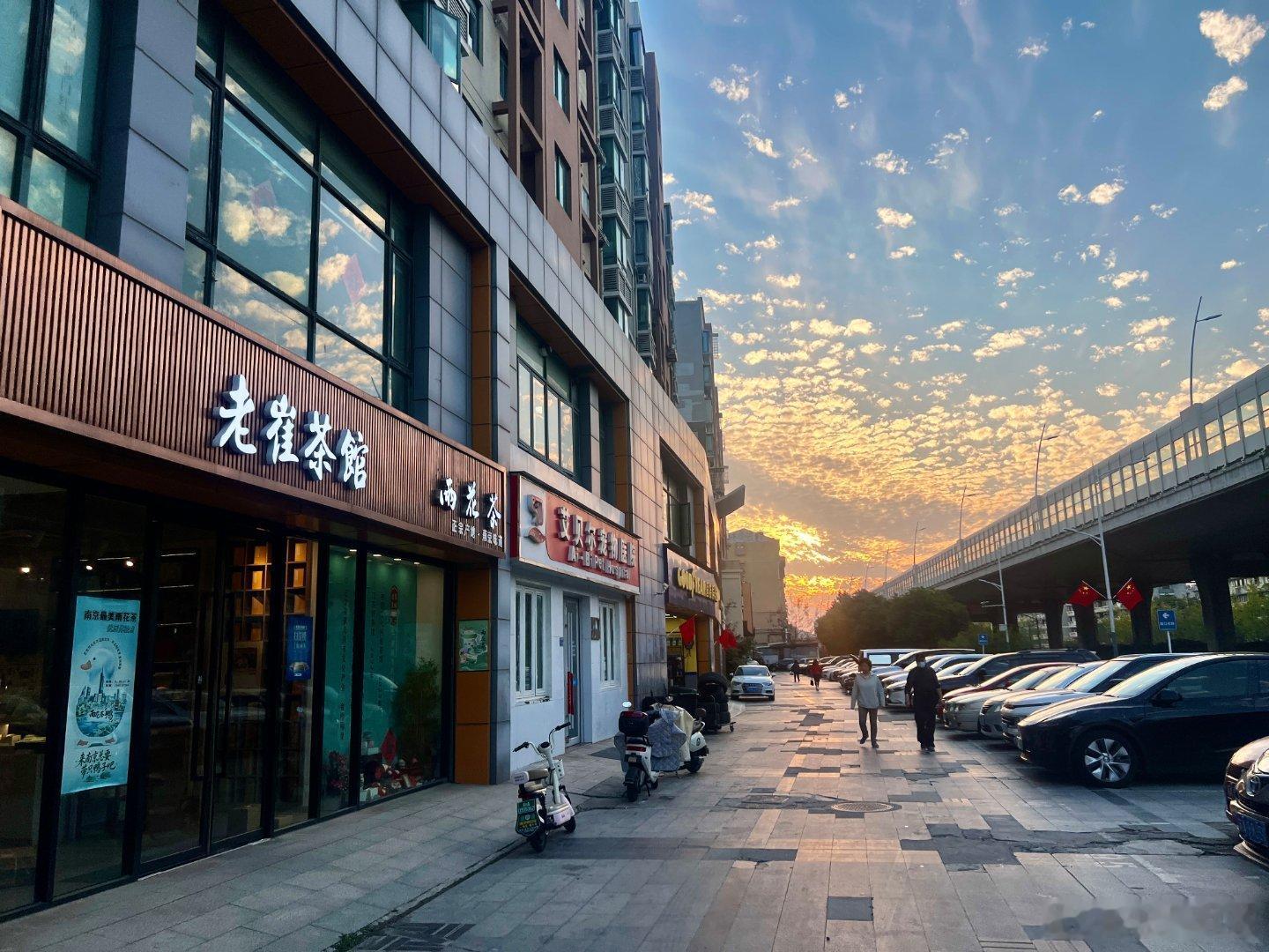 人需要一场旷世长久的长假每一天的日起日落，都有假期的开始和结束，发现美好，享受生活，就是没有结束的长假。 ​​​