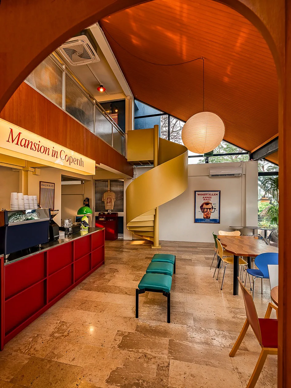 曼谷本地人推荐！超有品味的中古家具咖啡馆