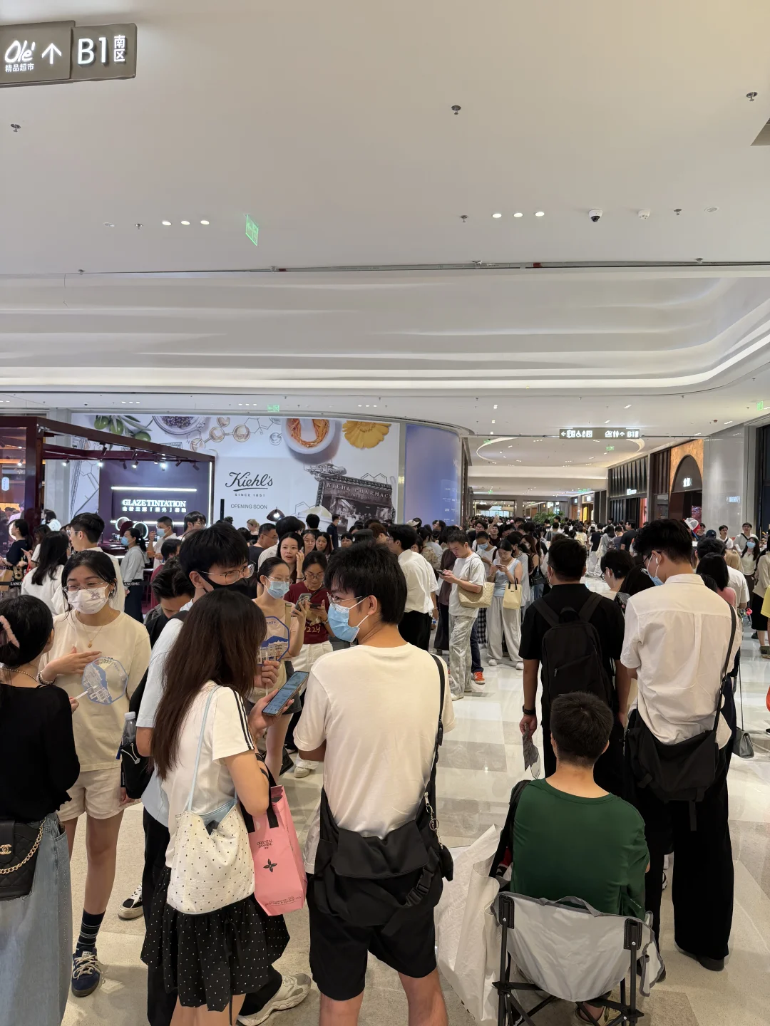感觉广州万象城有1亿人！！！！！