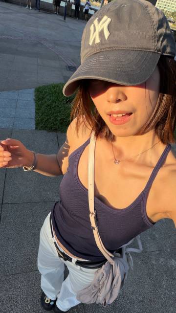 短发到现在已经是很尴尬的长度<br />Btw 沙面岛很美
