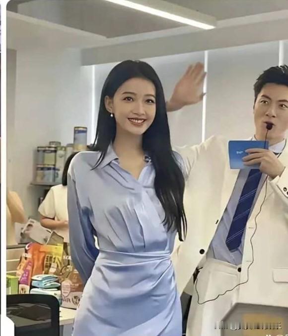 有时候挺不明白的，
男人到底想要什么样的老婆？
孙怡长得多漂亮啊，
要脸蛋有脸蛋，
要身材有身材。
长得这么惊艳还被离婚，
她前夫真的不会后悔吗？