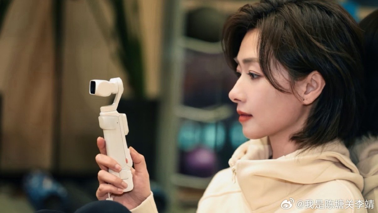 万茜手持影石Luna和章丘大葱打卡济宁[点赞]
又一件明星同款[doge]

同款打卡机位在山东济宁秀水城[点赞] ​