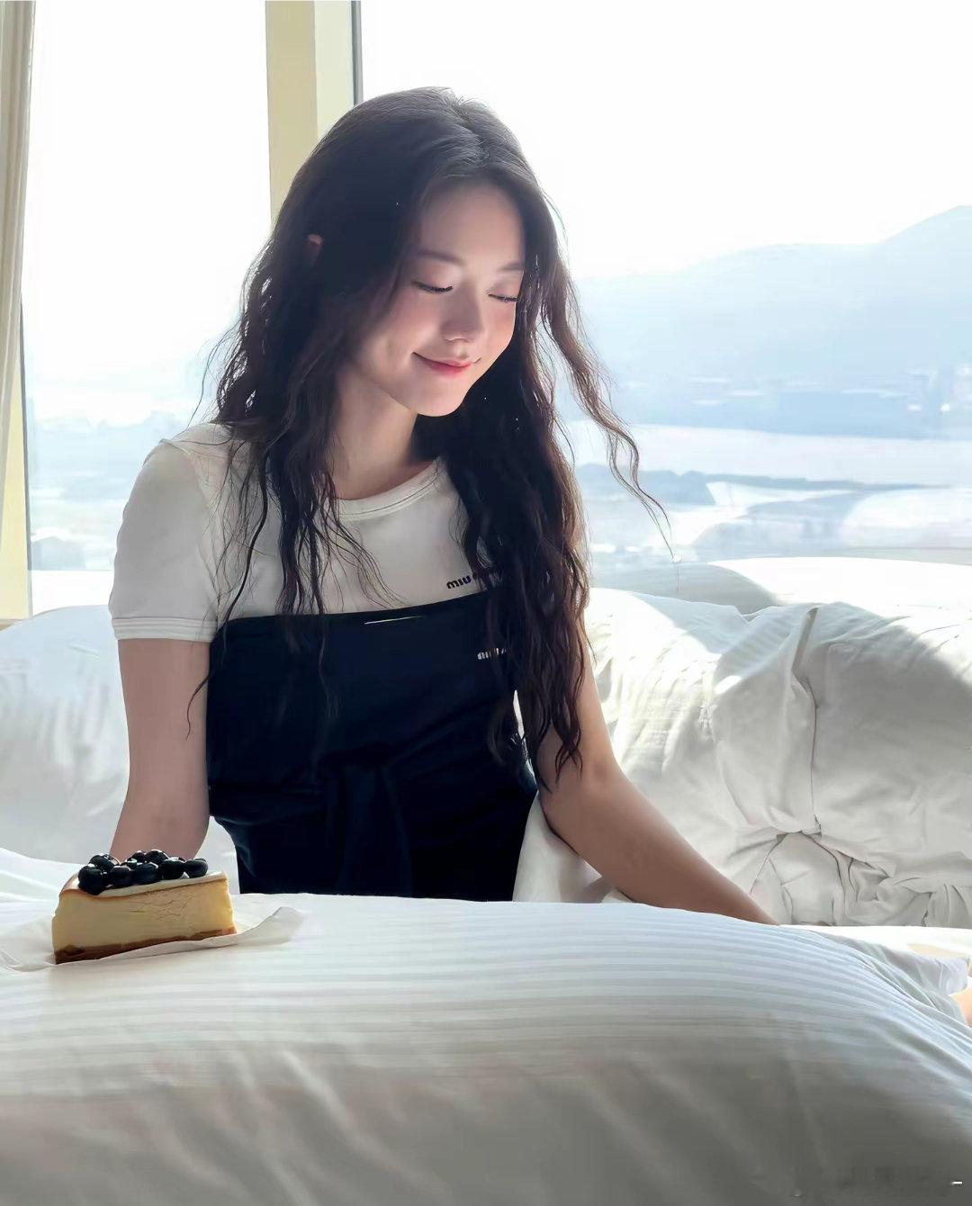 #赵今麦[超话]# 卷发麦麦 ​