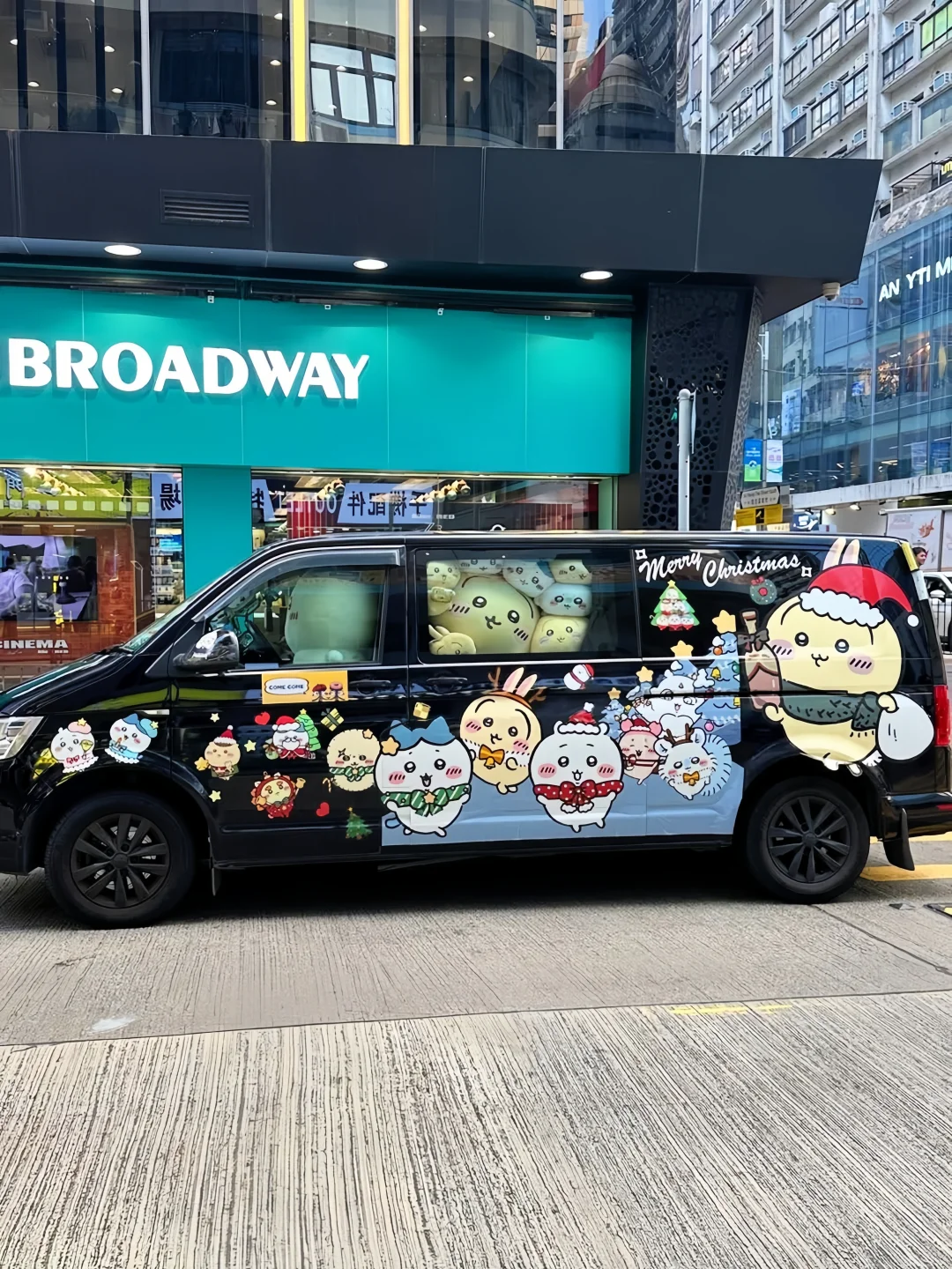 🇭🇰街头偶遇chiikawa圣诞痛车！🎄