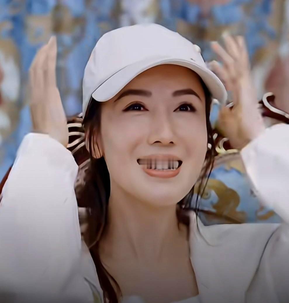 李诗嬅上《再见爱人》聊8年旧情，评论区直接炸锅！她坦言和圈外男友恋爱8...