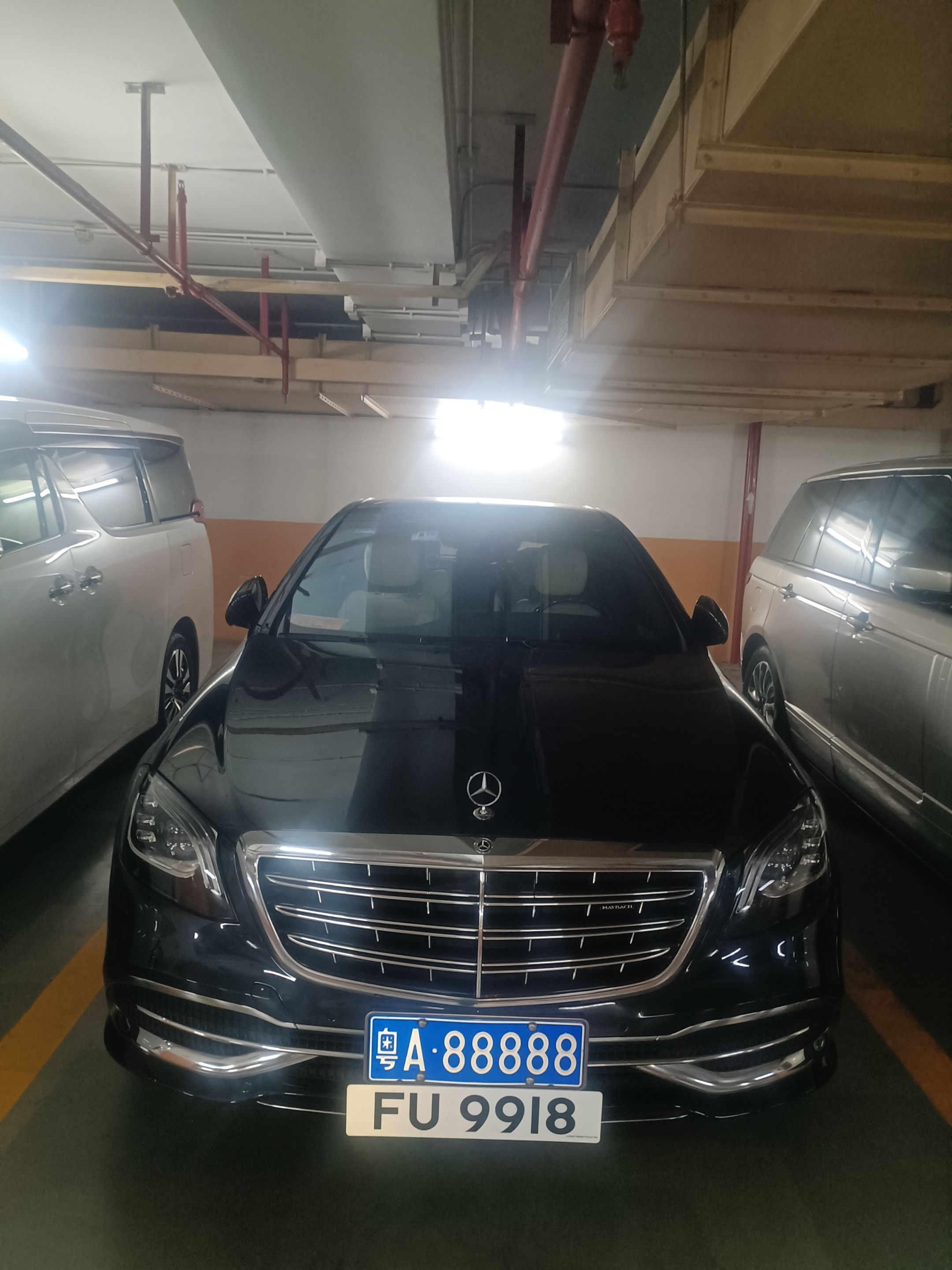 粤A88888对比粤B88888，广深两大五连8谁气场更强迈巴赫s级 靓车牌
