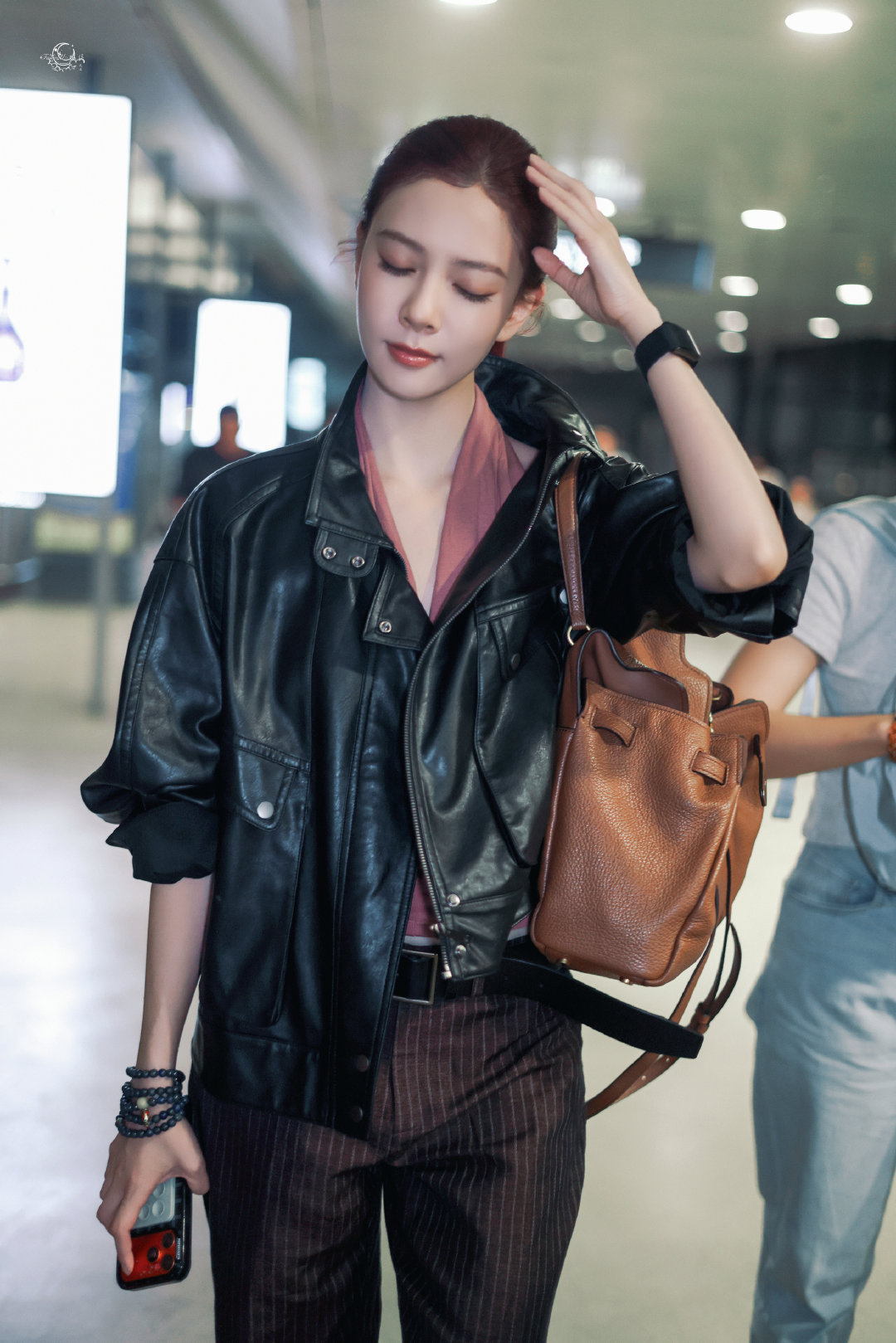 260921 SHA到达🛬

好圆一颗头
姐姐工作顺利呀✌🏻


. #宋妍霏爱在无尽夏# 
·#宋妍霏的穿搭# 
·#今日星拍放送# ​​​