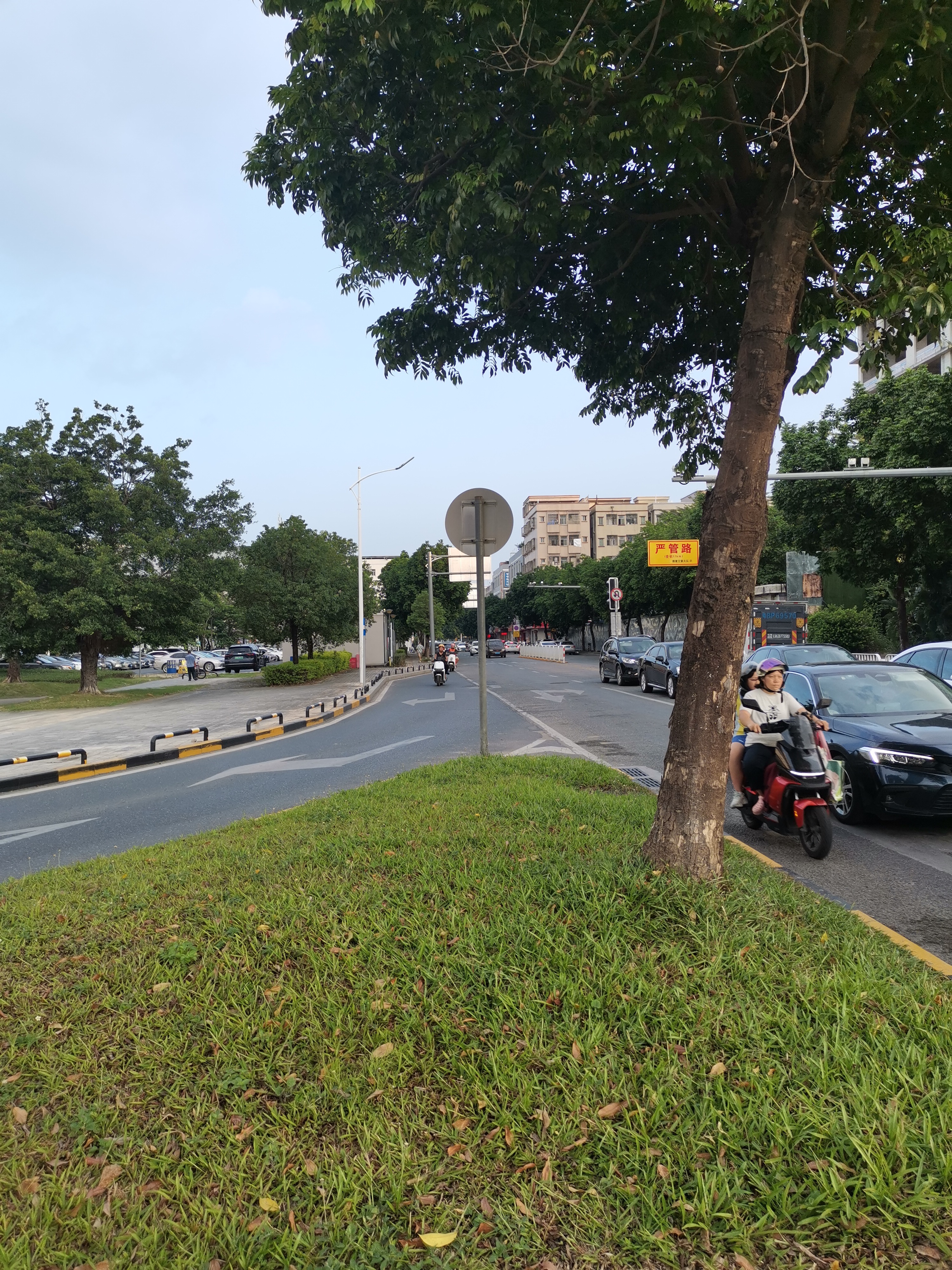 小艺翻译，具备兼容功能，实现系统级的一站式翻译，让你出国旅游全程无忧。
小艺翻译，这种出国交流神器，能保证你面对面进行翻译，交流沟通无障碍。
至于公司跨国会议，小艺翻译，立马变身同声传译，无论是墨西哥的英语，还是越南语，实现多国语言随时互译，参会人员有效沟通，热烈讨论。
小艺