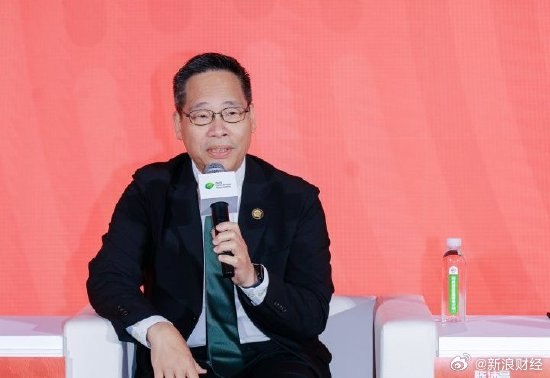 【陈沛昌教授：#AI助力ESG发展仍需夯实数据治理#】#2026可持续全球领导者大会# 香港品质保证局总裁陈沛昌教授表示，人工智能能够加快ESG相关数据分析和研究，但模型输出仍需核验。企业应夯实数据治理基础，把ESG从合规披露推进到经营管理中。

陈沛昌结合参与技术团队研究的经验表示，AI能够提升定量和 ​
