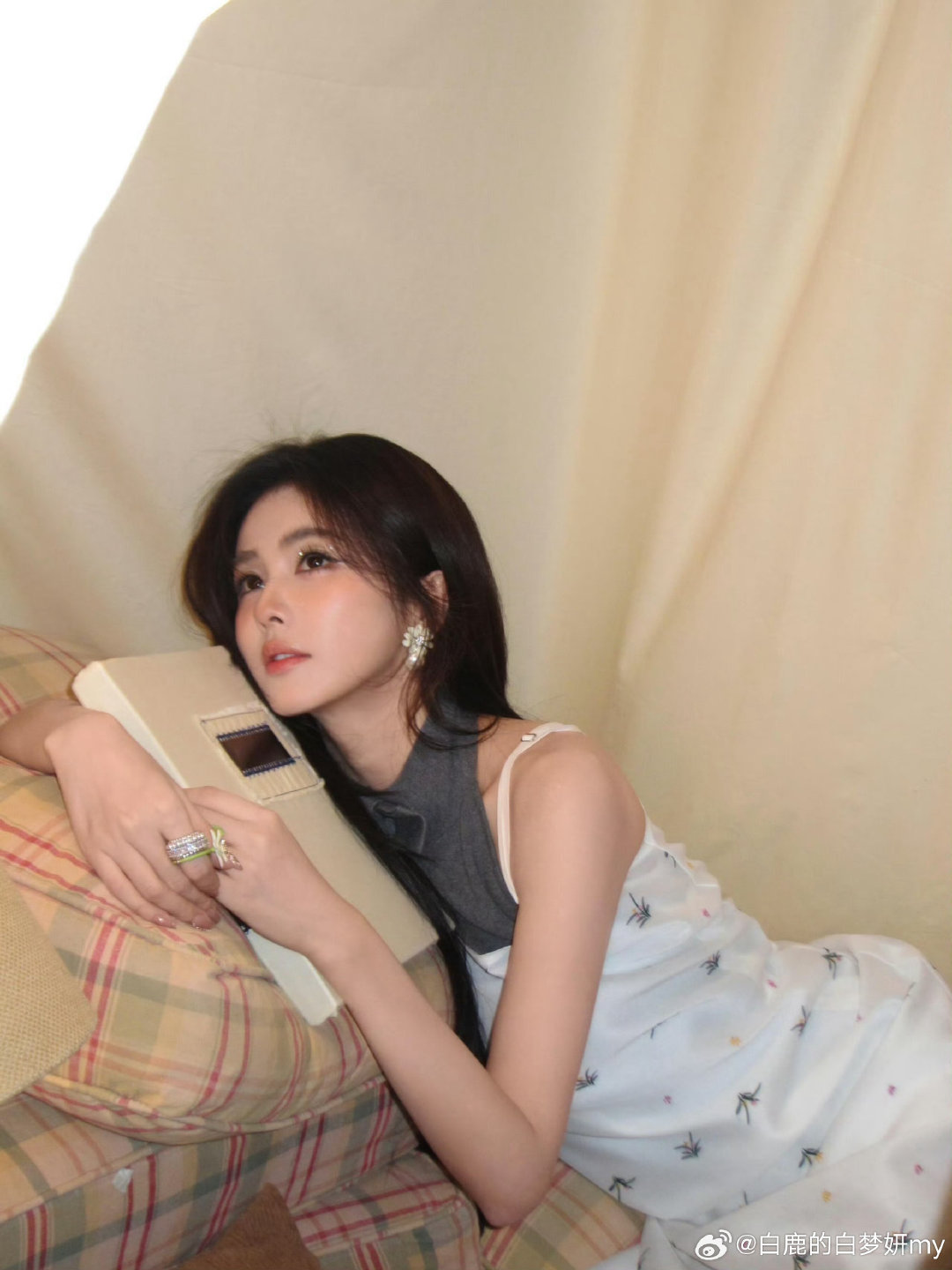 #白鹿[超话]#🦌 #白鹿吃完菠萝包不用吃宵夜了# 🦌#白鹿开到荼蘼待播剧角色热度第一#
姐姐太牛啦
​