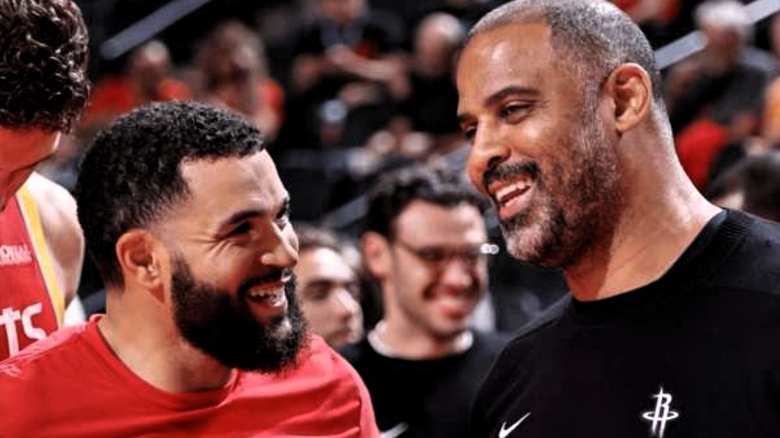 NBA季前赛火箭🚀升空，
范弗里特两场比赛贡献15个助攻，
116比89大比分战胜雷霆

火箭🚀方面，阿杜11分；申京拿下14分，抢下7篮板，另外还有5次助攻加2个盖帽和1个抢断，有了范弗里特的存在，申京是最大的受益者。范弗利特出战29分钟，仅仅13投中3，三分球9投1中，得到7分，篮板球6个，最亮