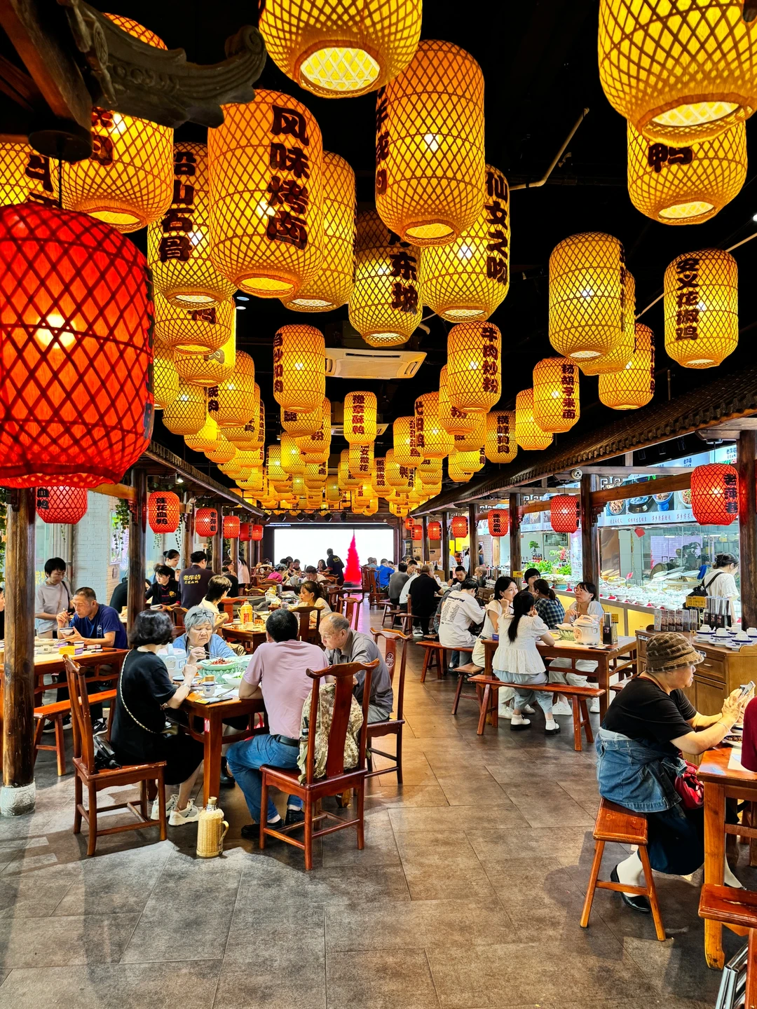 果然跟着老南昌人进的店不会错~