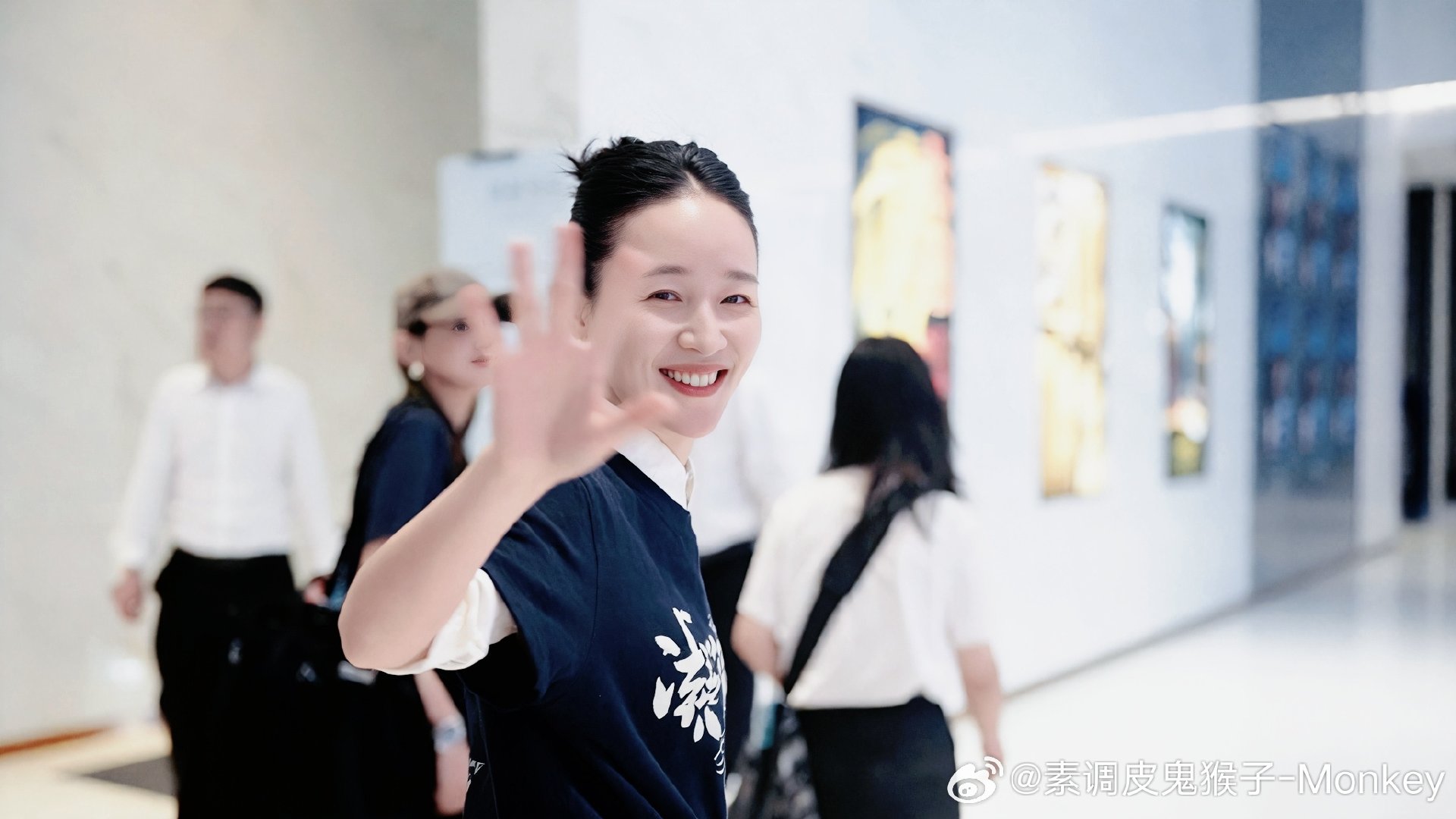 #焦俊艳[超话]# 

谢谢你能看向我的镜头～
我们下次再见面呦
​