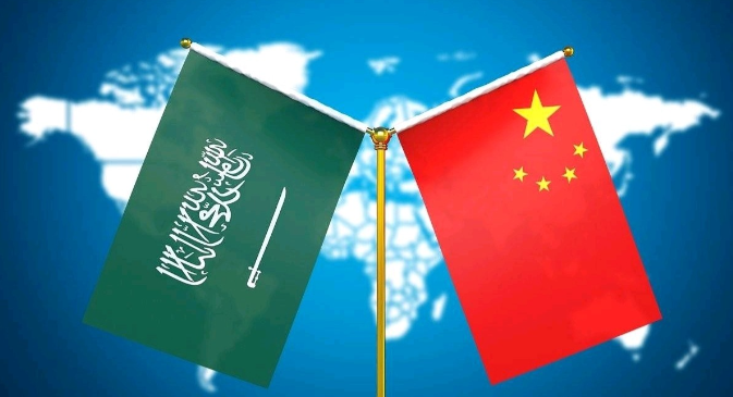 沙特终于想明白了，现在只能找中国帮忙！路透社援引三名伊朗消息人士报道，沙特在求助美英无果、并判断特朗普不会介入后，直接向北京求助。这一请求是在胡塞武装于红海沿岸及曼德海峡周边迅速推进后提出的。

说白了，沙特转向向中方寻求帮助这件事，表面上看，只是红海局势紧张之下沙特临时寻找调解力量的应急之举，但事