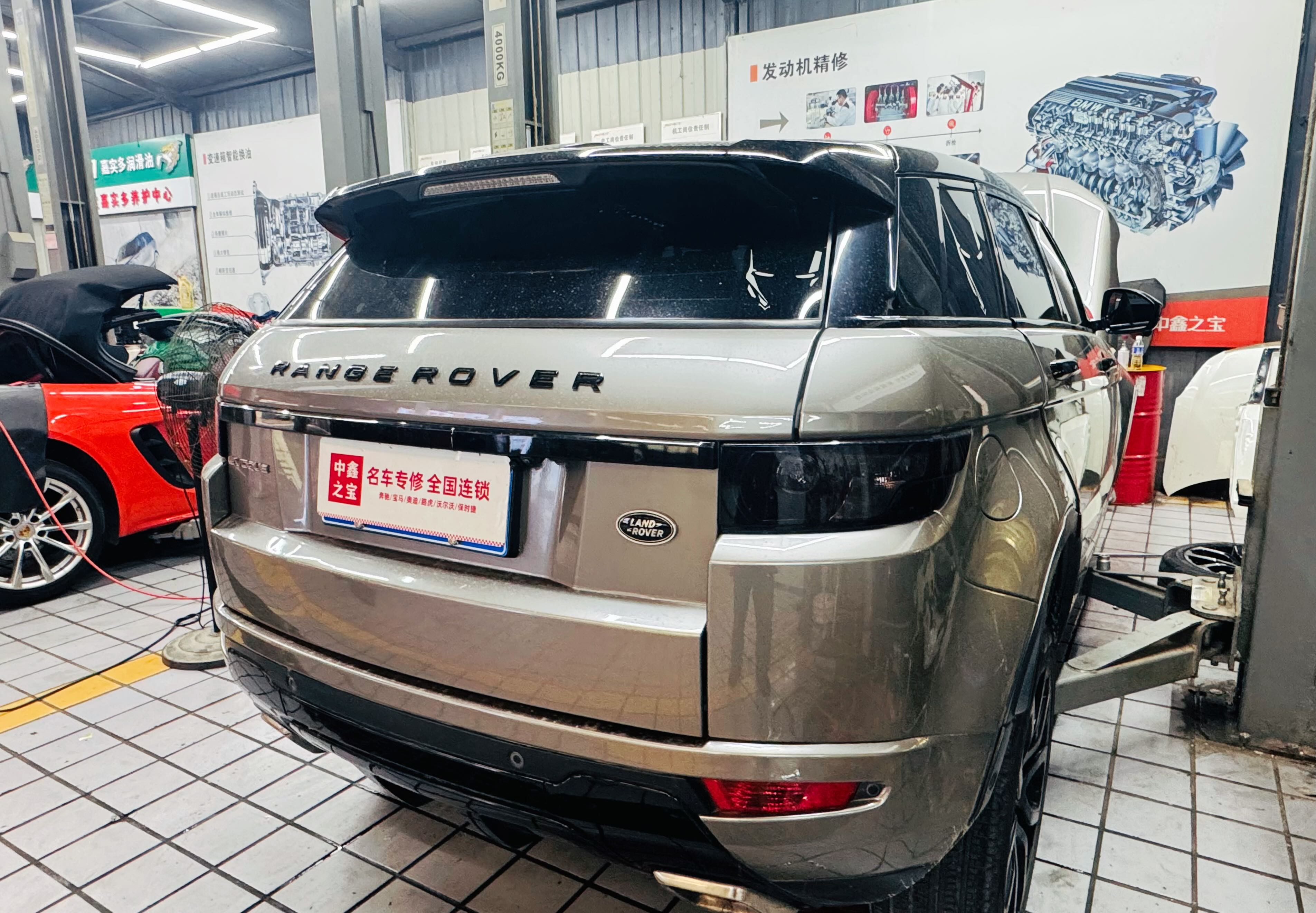 路虎揽胜极光
发动机大修施工中…