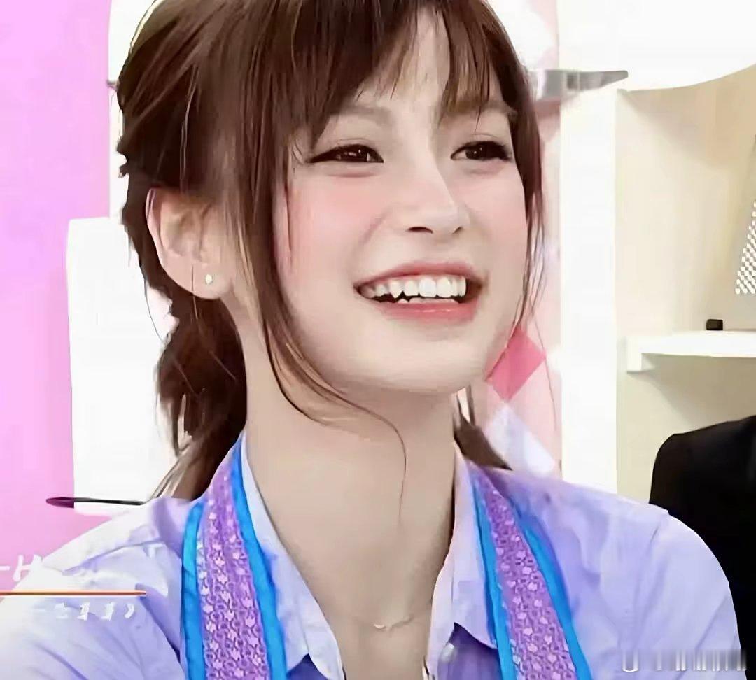 #angelababy[超话]# yy#angelababy# 

姐姐多笑笑 你很好看

​