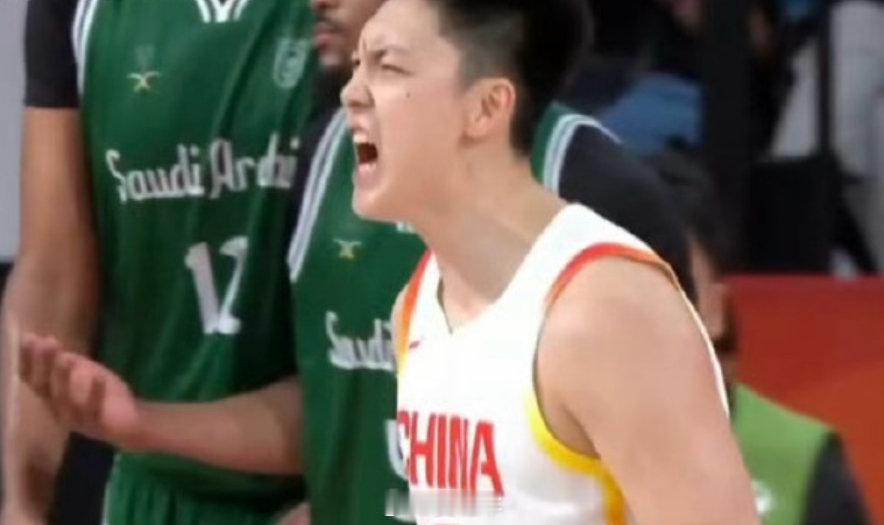 胡明轩：（成为代表团旗手）感觉特别骄傲和自豪，此前不少前辈都担任过代表团旗手，这是莫大的荣誉，感谢代表团、球队对我的信任，这也是一份责任，鼓励我们要全力以赴拼搏争胜，用精彩的比赛和成绩回报全国人民的支持。#亚运会开幕式中国代表团旗手##胡明轩吴愉亚运开幕式旗手##胡明轩[超话]# ​