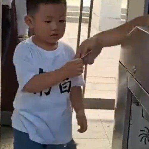 #萌娃进滕王阁系统提示终身免费票#一举两得[good]  ​