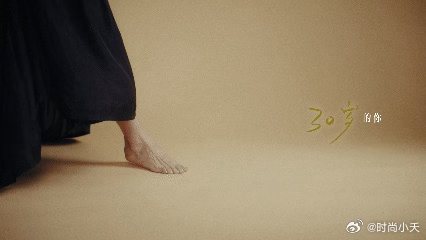 #刘嘉玲回应身材保持秘籍#好状态不等于零瑕疵，刘嘉玲向大家传递的理念，是与自己和解。不必强迫身体迎合大众审美，身心自在，就是最好的保养秘籍。#刘嘉玲体态# ​