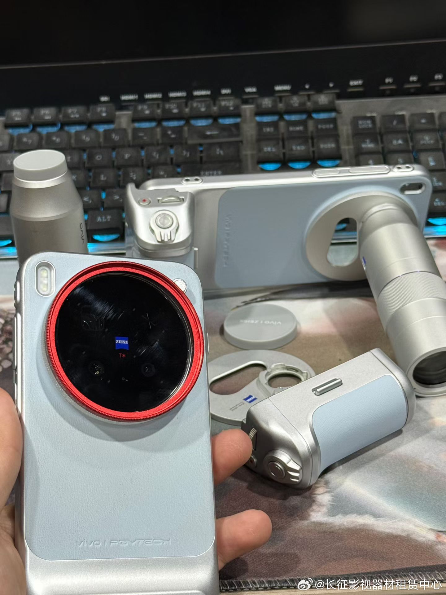 📱vivo X300 Pro｜追星现场神机可租
多位顾客实拍：汪苏泷、王俊凯、单依纯、张杰等演出返片。
郑州张杰演唱会实测，看台机位拍出近乎内场沉浸效果，出片稳定。

西安汪苏泷等演唱会、Livehouse审批已出，宝鸡银杏音乐节；
支持跨城：郑州｜兰州｜成都｜内蒙 音乐节/演唱会。
16+1T超大内存，整场演 ​