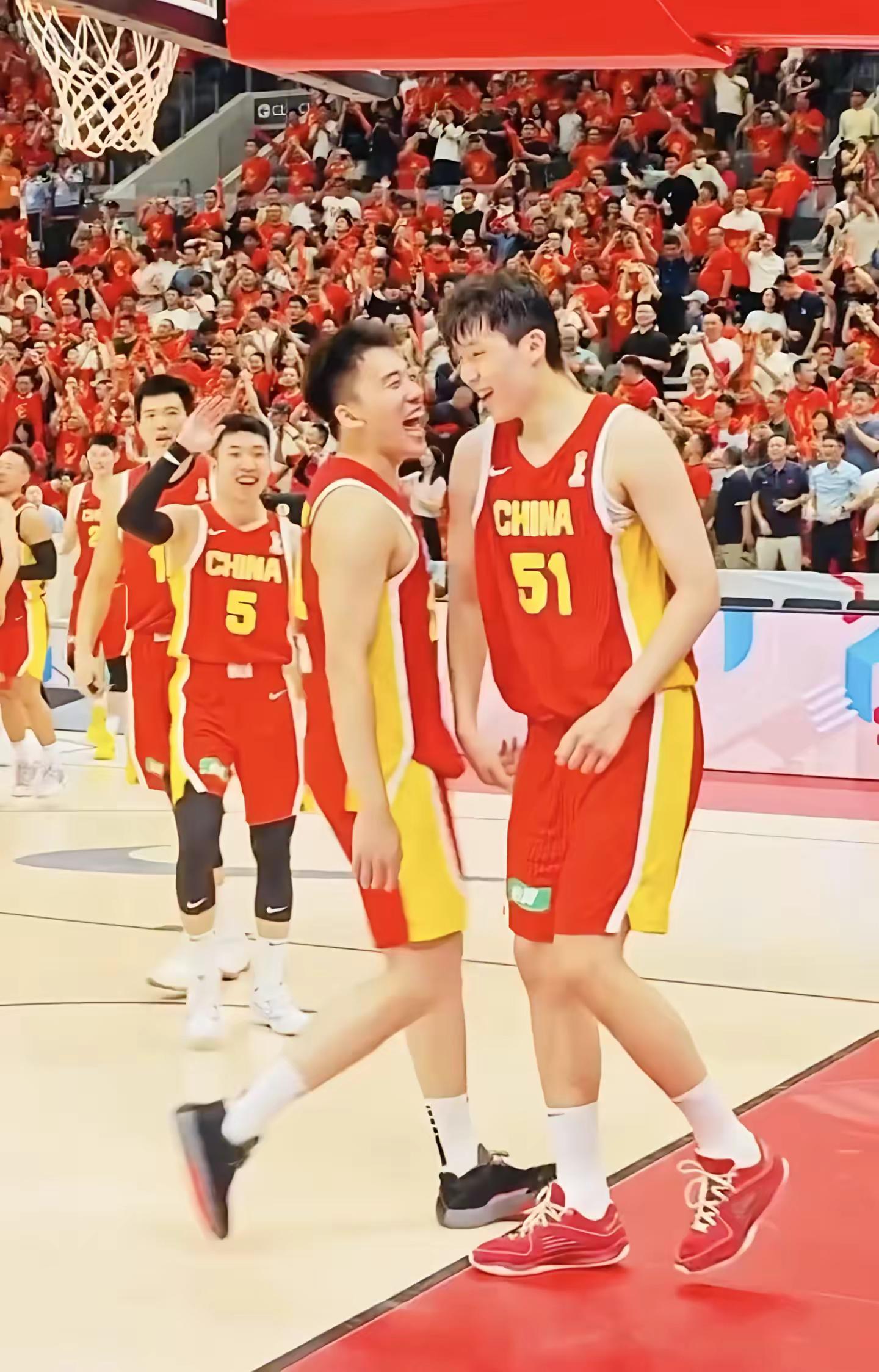 中国男篮未来的锋线和内线答案就在这.中国男篮 绝杀 王俊杰杨瀚森 我在聊篮球 @Bazza-y 王俊杰 @杨瀚森👑