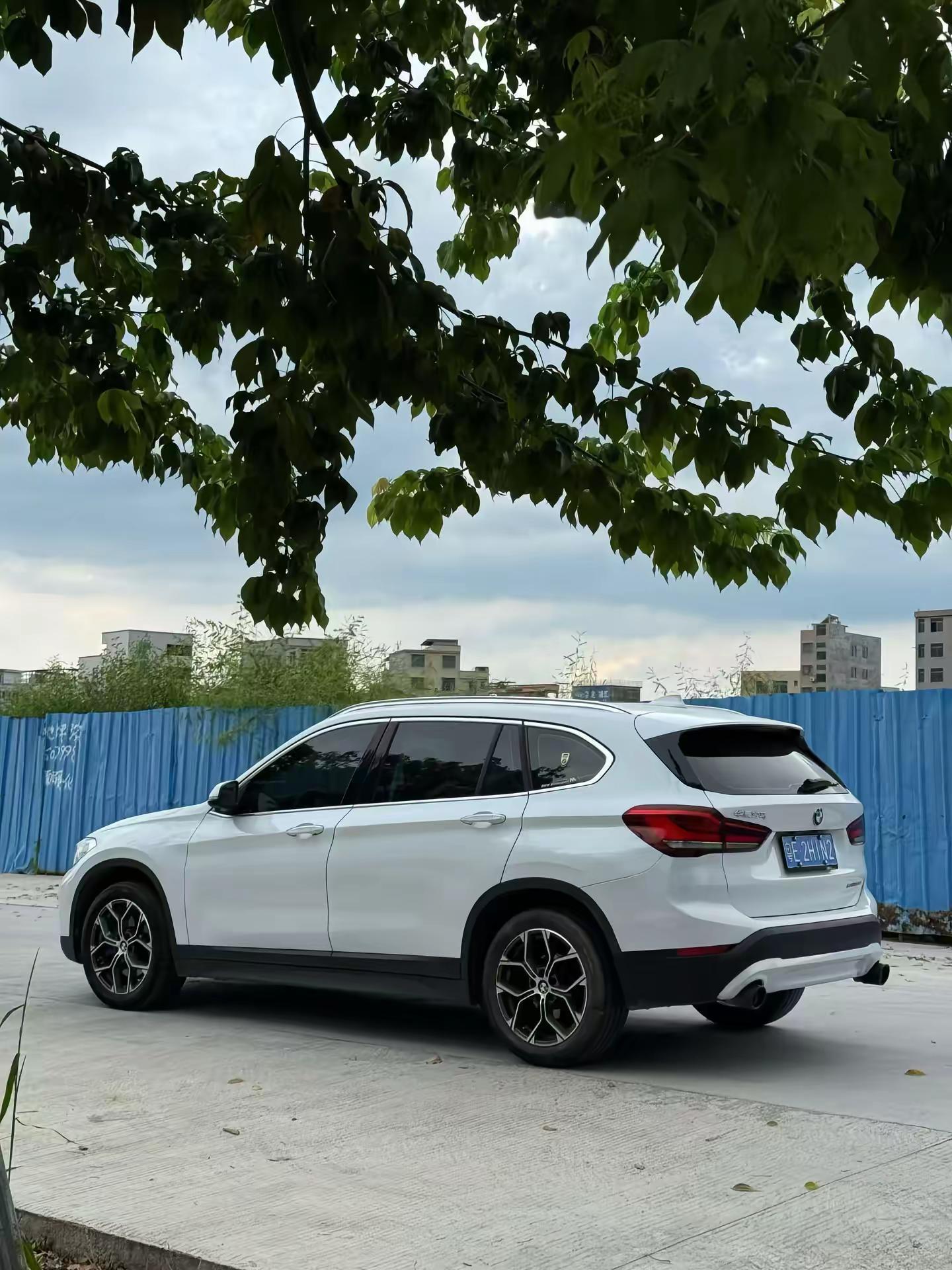 宝马X1。几万块开什么车呀21年高配X1宝马x1 高颜值的车