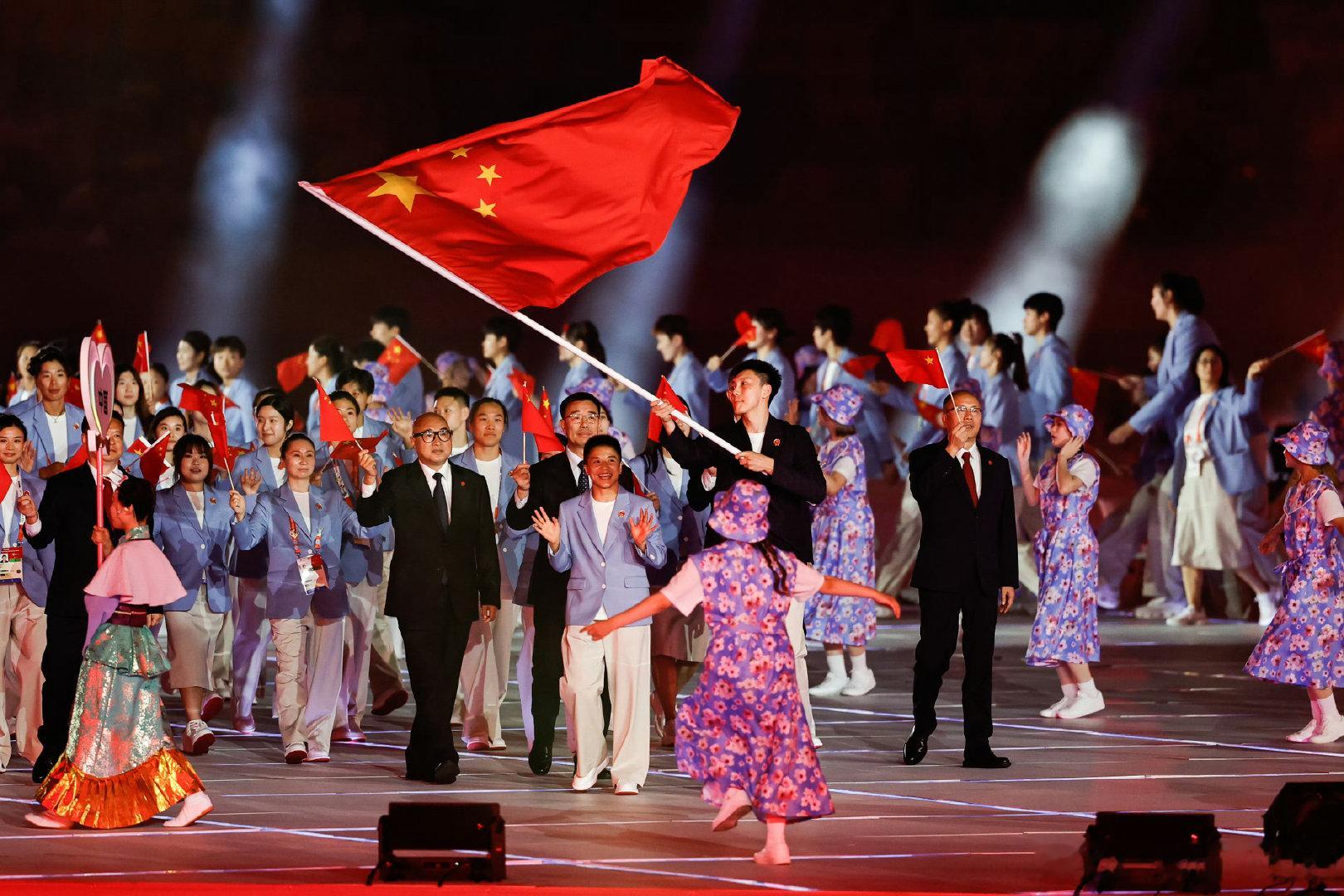 小胡他真的，靠自己走到了更高的地方#胡明轩# ​