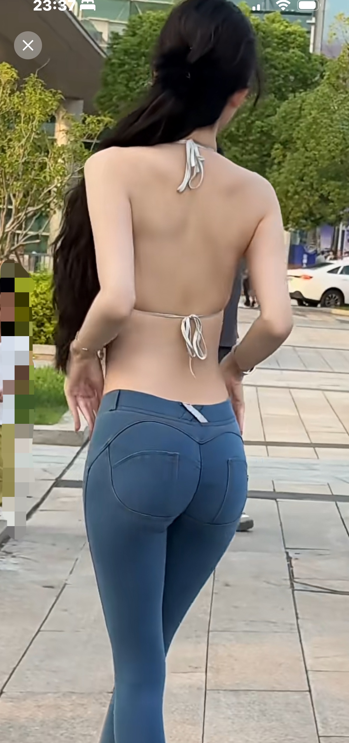 不得不佩服这个设计师，这个设计也太大胆了吧！一个敢设计，一个敢穿！  ...