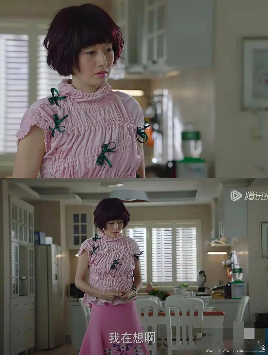 马伊琍当年拍《前半生》，导演给了笔钱，让她自己买衣服。她挑了好几天，专捡红配绿、高饱和撞色的穿。雷佳音后来爆料，那些被吐槽像红绿灯的造型，全是她自己选的。导演沈严就想要这效果：让 罗子君前期花红柳绿，跟 袁泉那身黑白灰站一块儿，俗气感拉满。衣服越炸眼，心里越虚。后来一离婚，咔，换上 ​