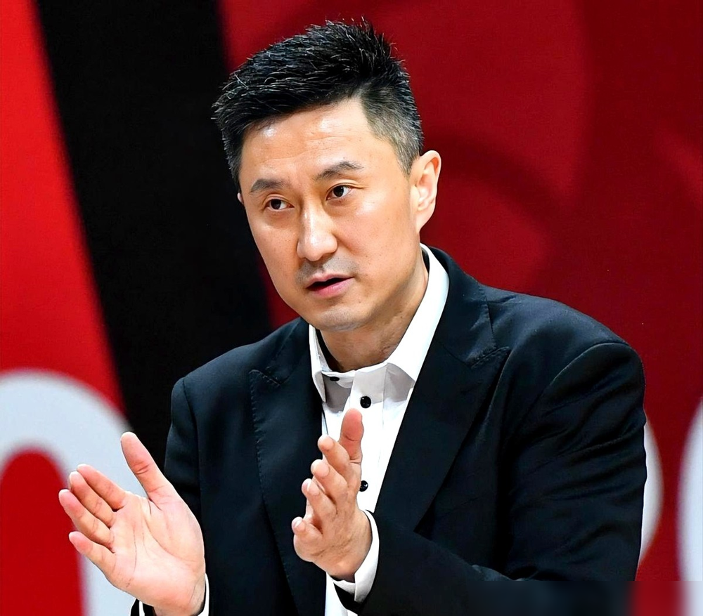 胡明轩的脚都烂了，还要被杜锋“下死手”？你真以为他要掀桌子，其实他是在...