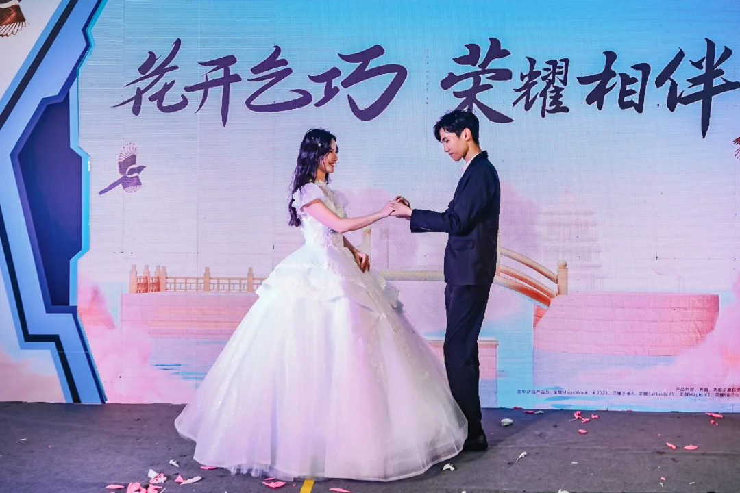 才听说折叠屏也能用来求婚