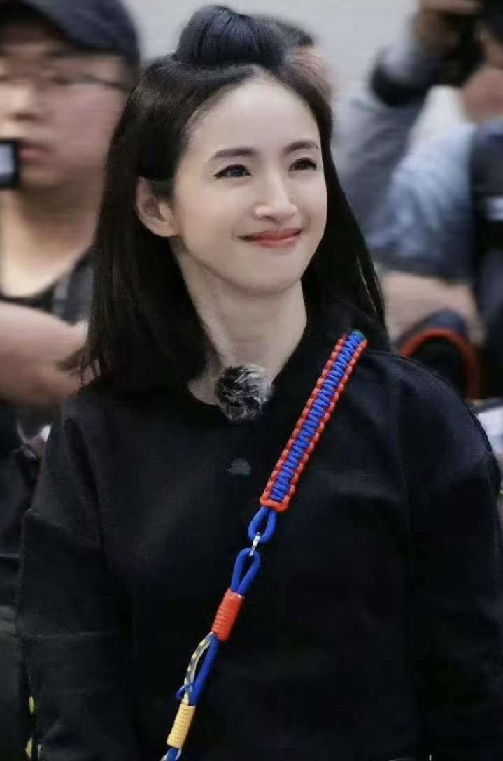 不得不说，
“袁湘琴”的含金量还在上升。
一开始你以为，
只是爱上了一个“傻白甜”的笨蛋美女。


集，现实中所有优点在一个身这件事真的存在，林依晨!

《恶作剧之吻》，如果是林依晨走进大家心中的启蒙神剧。我相信你喜欢她，不只是因为她的软萌可爱。“真诚，阳光，勇敢”是真正的底色。

而，《兰陵王》《