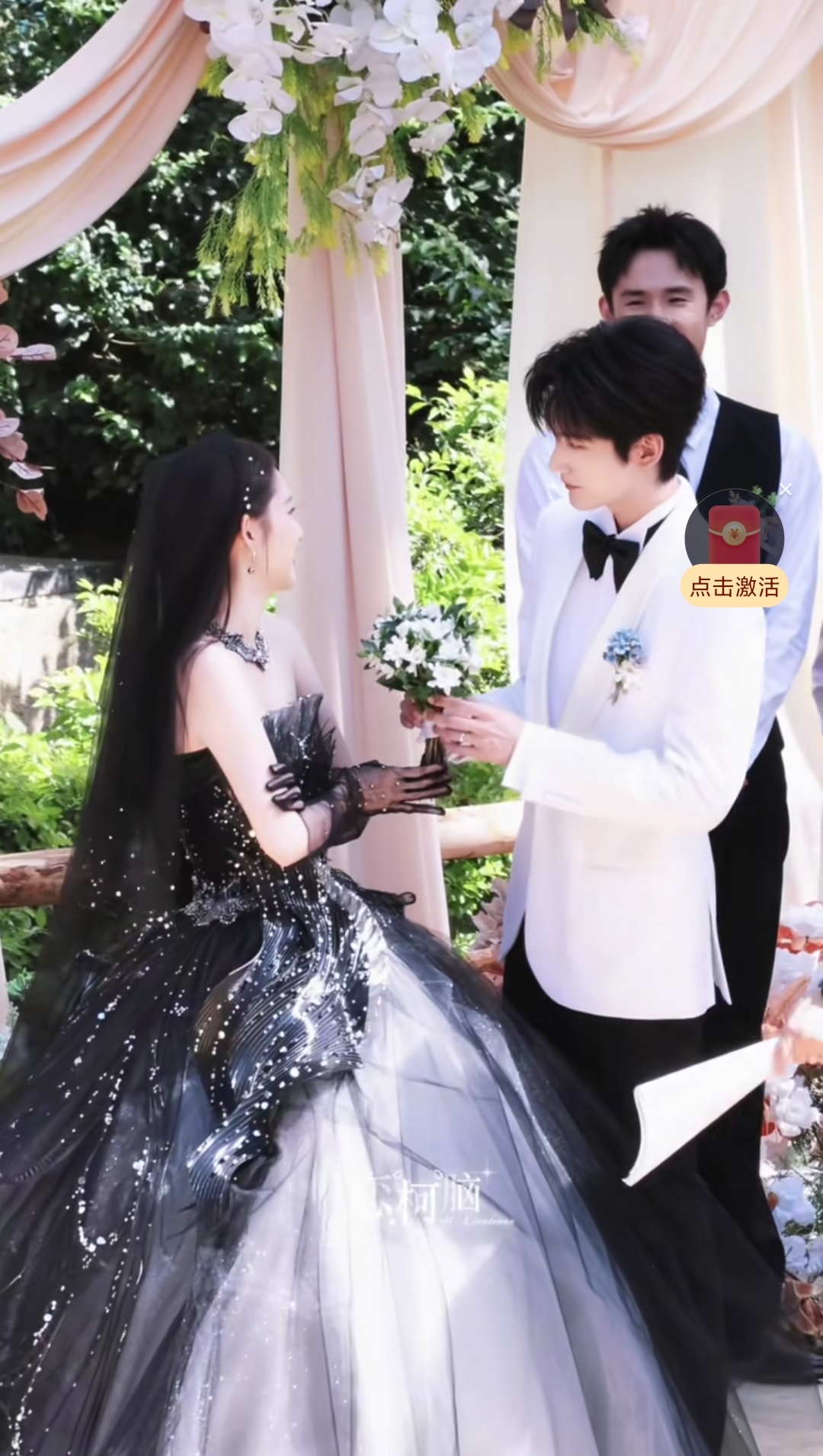 周柯宇《小城春色》婚礼吻路透火了！10年暗恋成真这波甜到心坎里