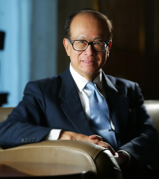 【#长实集团回应李嘉诚逝世传闻##长实集团否认李嘉诚去世#】10月15日午间，长实集团就市场传闻“李嘉诚去世”的消息发出声明。声明称，就今日新浪财经官方账号转载内地自媒体讹称香港大公报报道本集团资深顾问李嘉诚先生去世，长实集团谨此严正声明“绝无其事”。同时，长实集团对有关自媒体哗众取宠、 ​