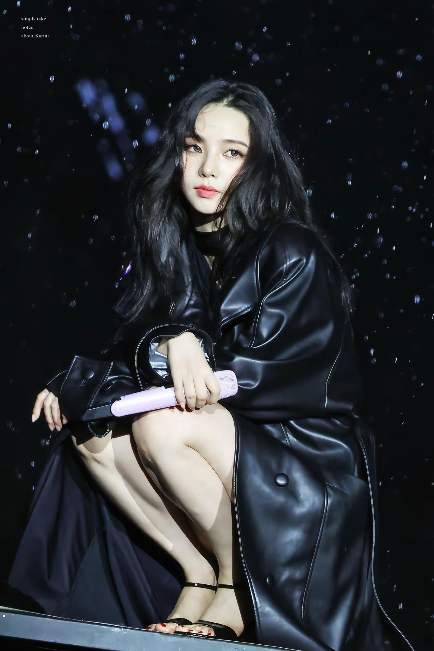 演唱会的karina火力全开！9.5圣保罗场，柳智敏karina 演唱会现场 直拍女王 wb搬运@柳智敏_Karina68