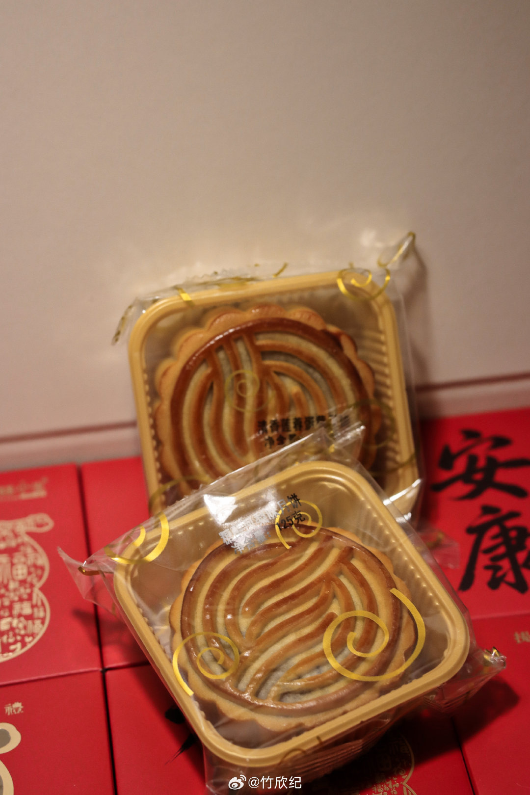 年年中秋节第一波祝福
总是来自糕小生
虽然私下鲜少互动
却总记得我这个过气博主
祝它大卖！祝它长红！ ​