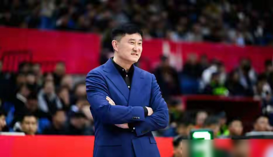 被杜锋扫地出门的2米2小巨人，现在要亲手把广东队送回家了？这剧本你敢信...